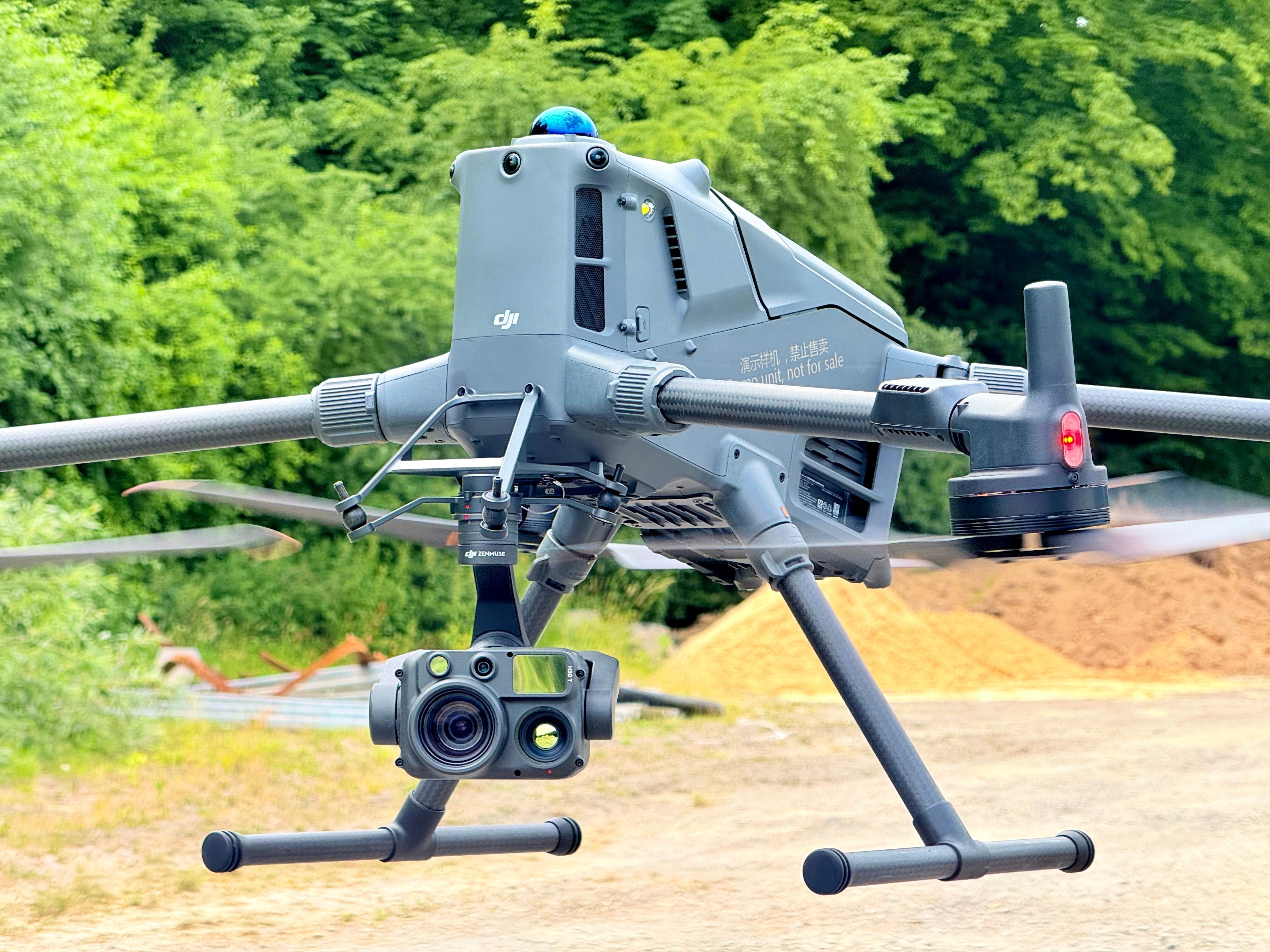 DJI Matrice 400 mit DJI Zenmuse H30T